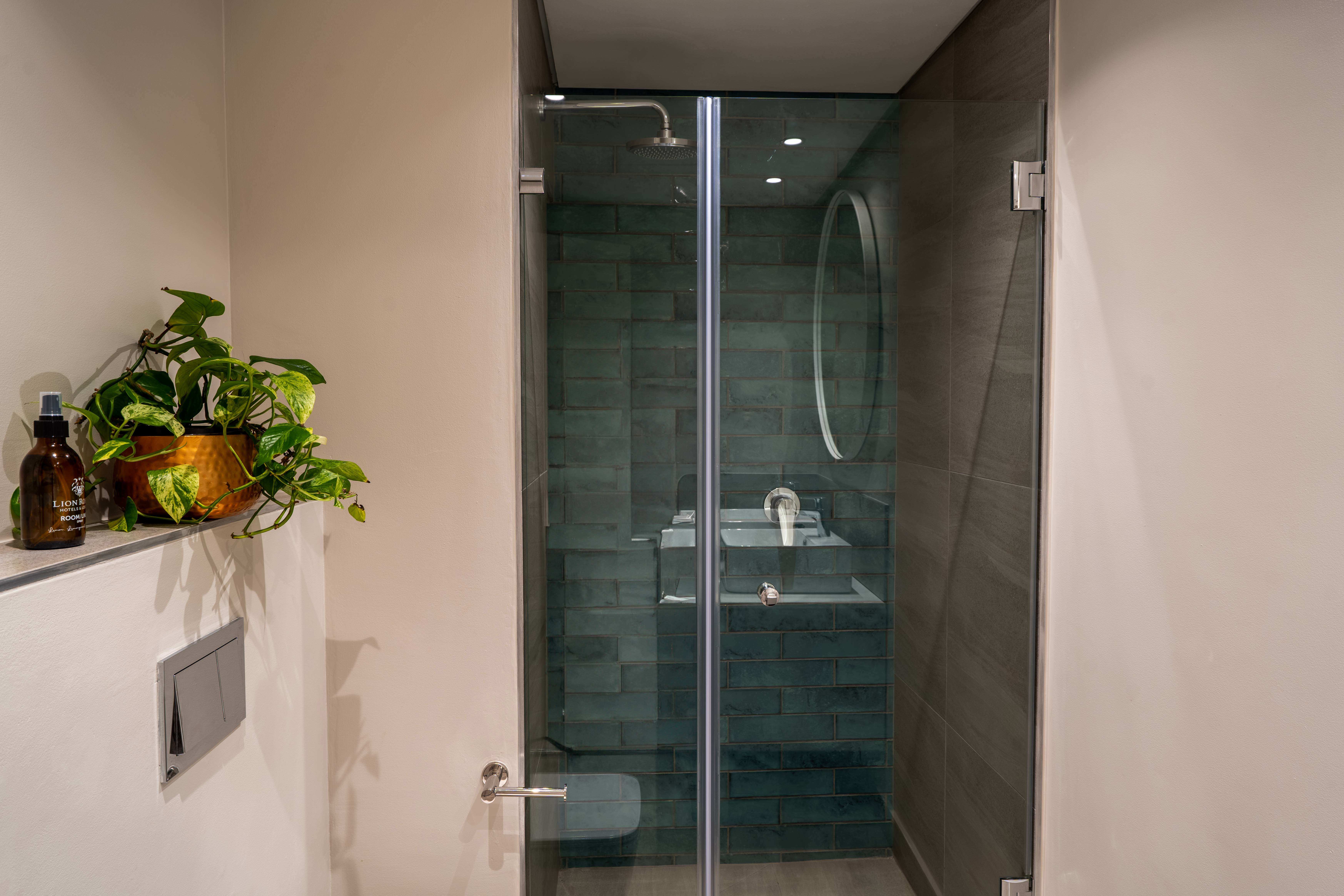 Plett Quarter Hotel Luxury Room Bathroom 2